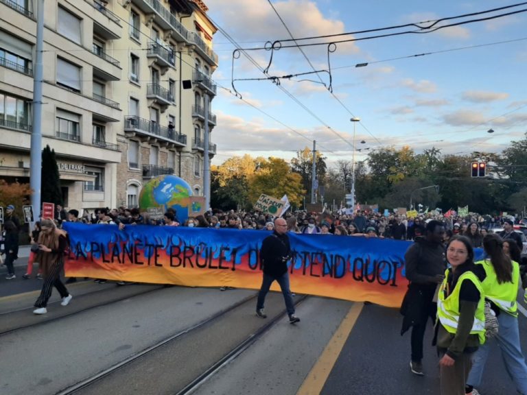 La Planète Brûle! La Grève contre le climat à Genève, Suisse.